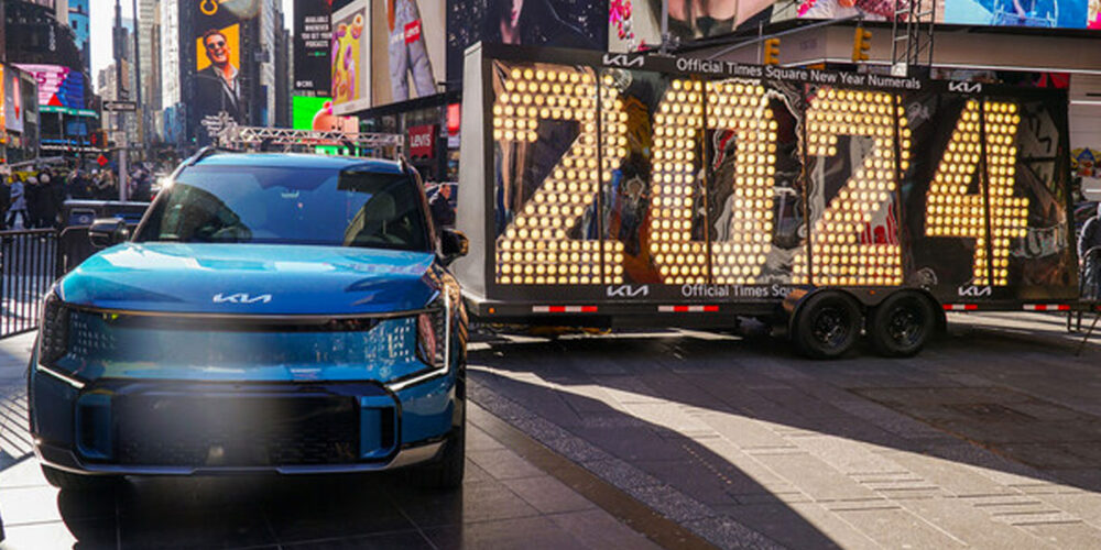 Kia America Delivers 2024 New Year’s Numerals to Times Square