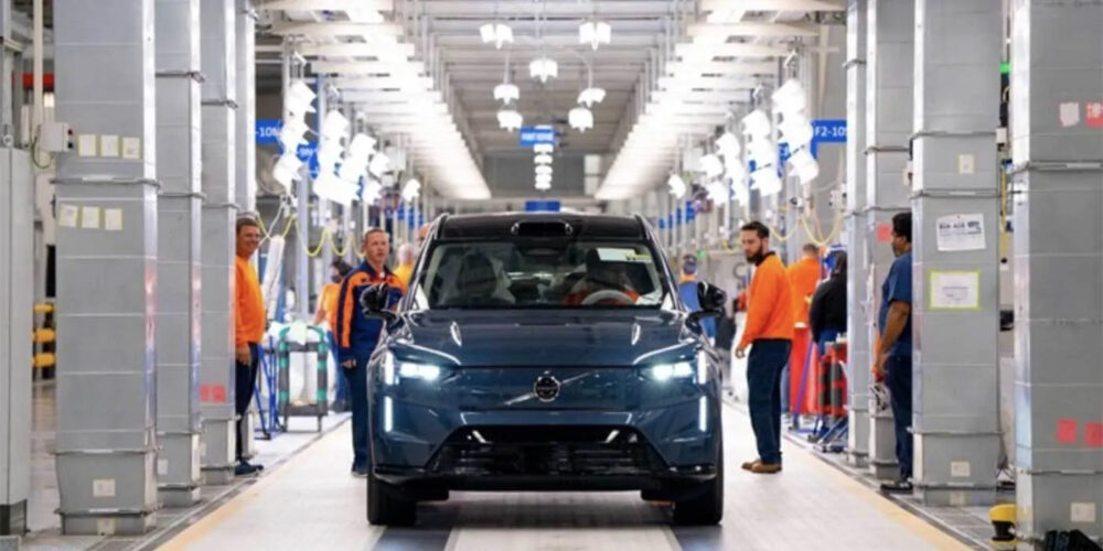 Volvo-Cars-Starts-Production-of-Fully-Electric-EX90-SUV
